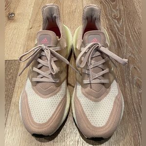 Adidas Ultraboost 22